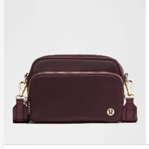 lululemon athletica Everywhere Crossbody Bag 2L in Black Plum and Gold - Picture 1 of 5